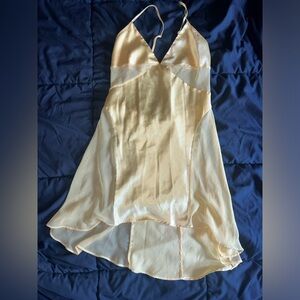 Victoria’s Secret nightgown chemise size small yellow sheer sides very fancy